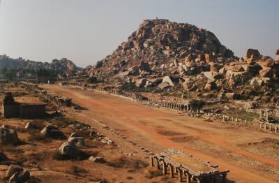 The approach to Tiruvenga Temple